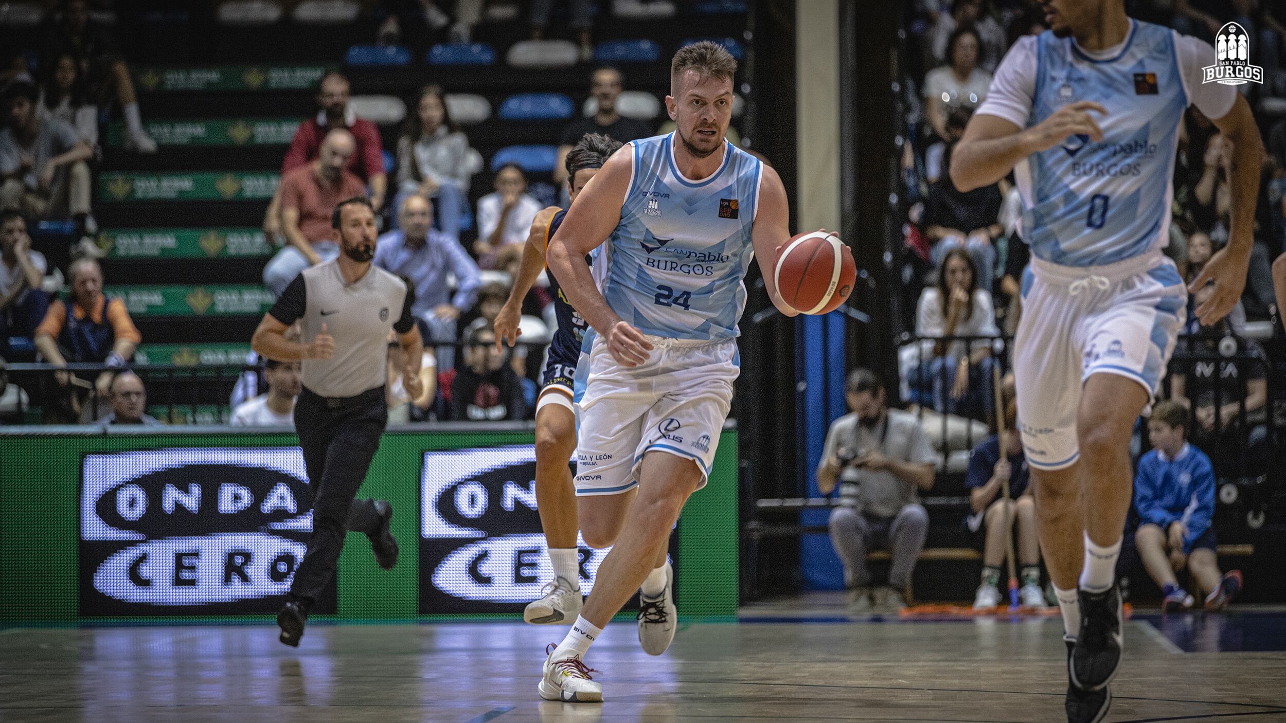 Rasid Mahalbasic en el partido de este pasado sábado en la pista del Baloncesto Oviedo. / Foto: SPB Cintia Cortés