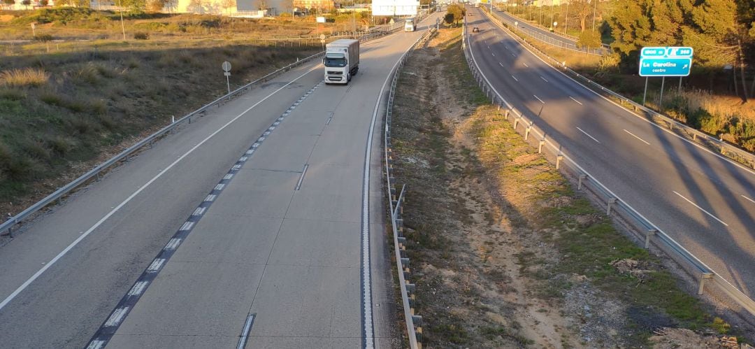 Tramo de la A-4 donde se encontraba el socavón que ha sido reparado.