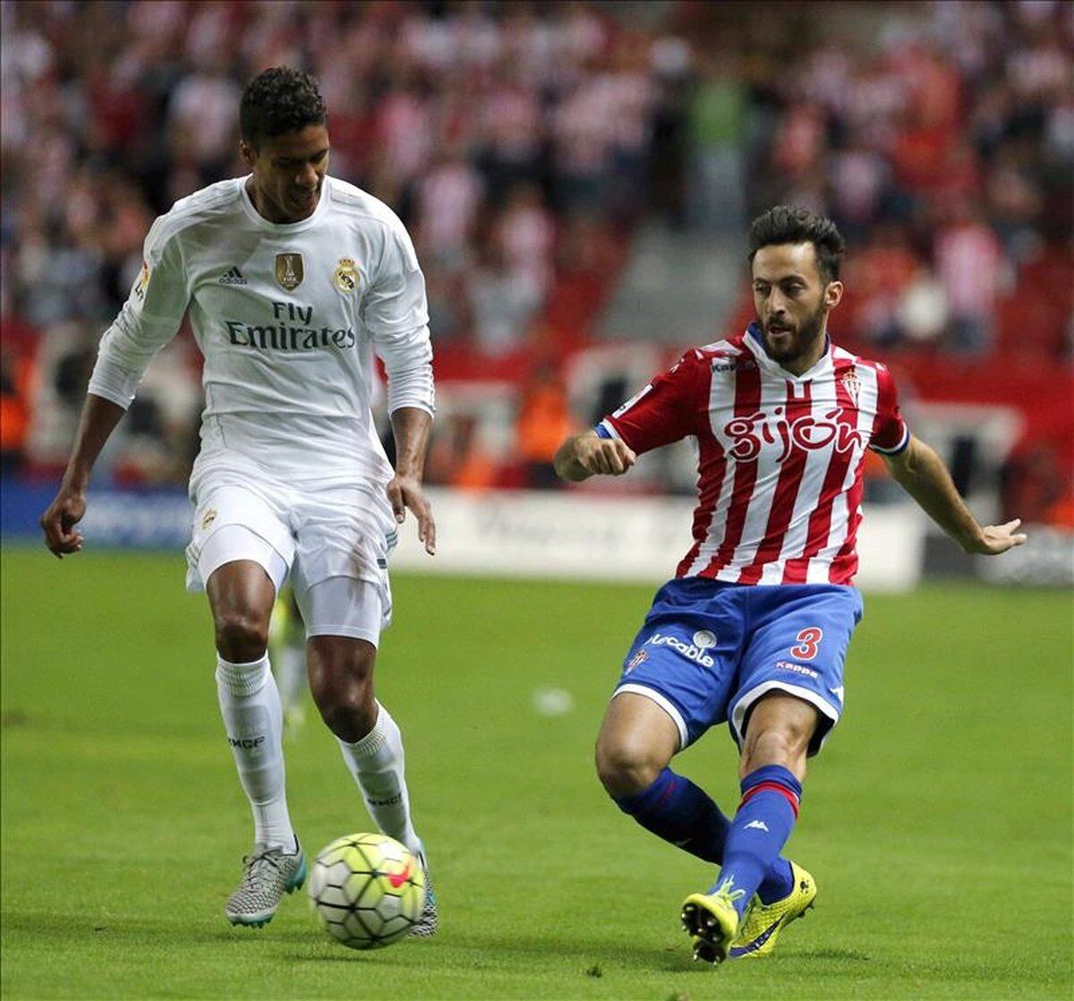 Álex Menéndez durante un partido con el Sporting de Gijón