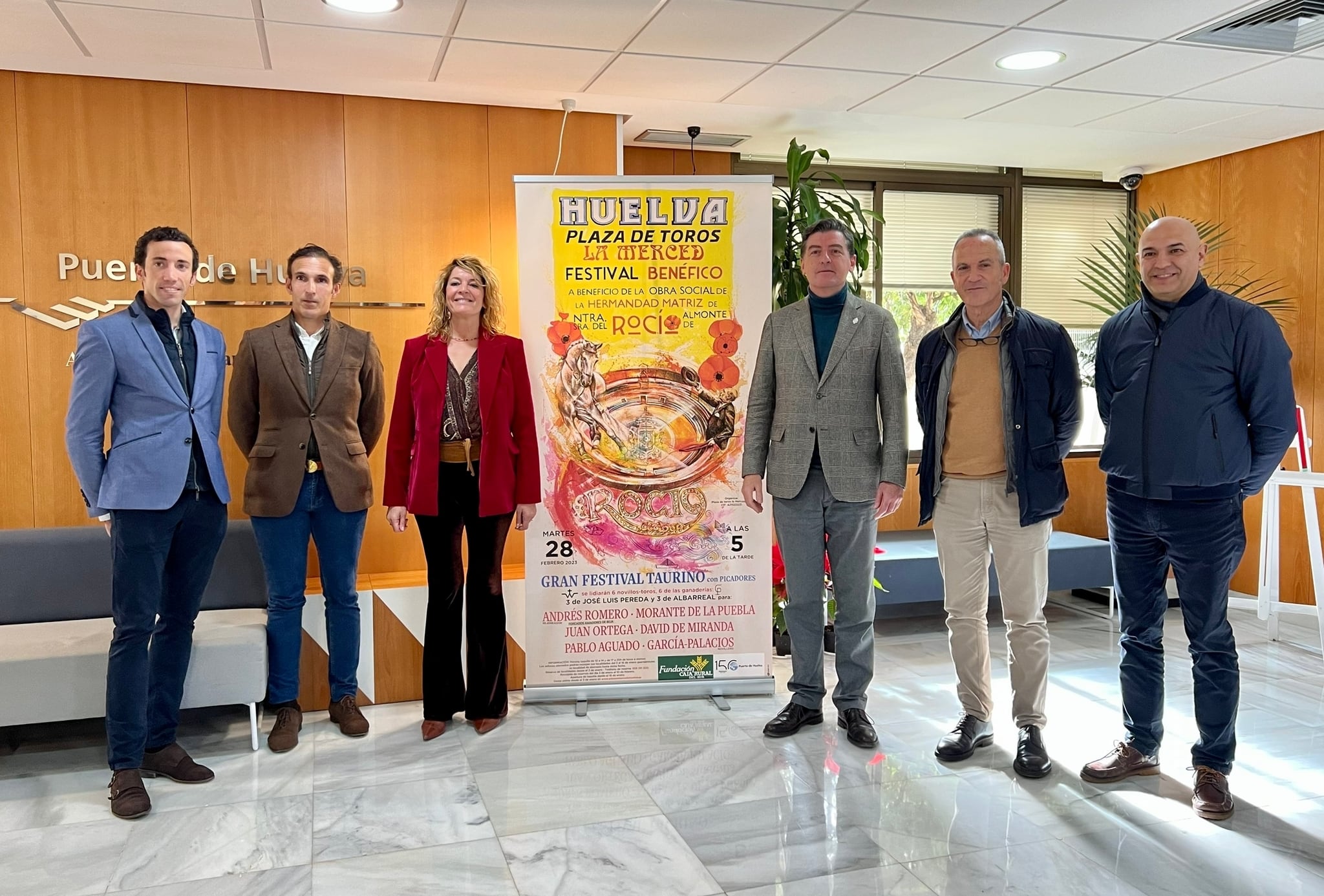 Foto de familia en la presentación del cartel del festival que tendrá lugar en la plaza de toros de Huelva el 28 de febrero