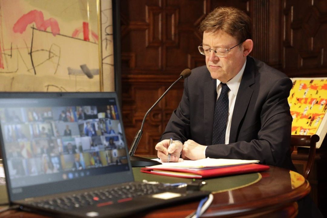 Ximo Puig durante la reunión de presidentes.