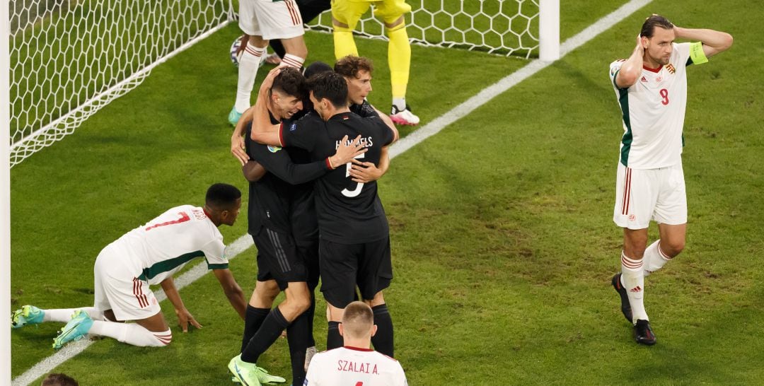 Los jugadores alemanes celebran un gol ante Hungría