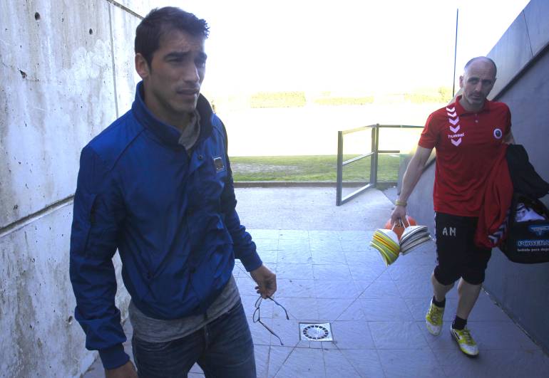 El capitán del Racing regresó a las Instalaciones Nando Yosu tras pasar por la clínica radiológica donde fue sometido a una ecografía.