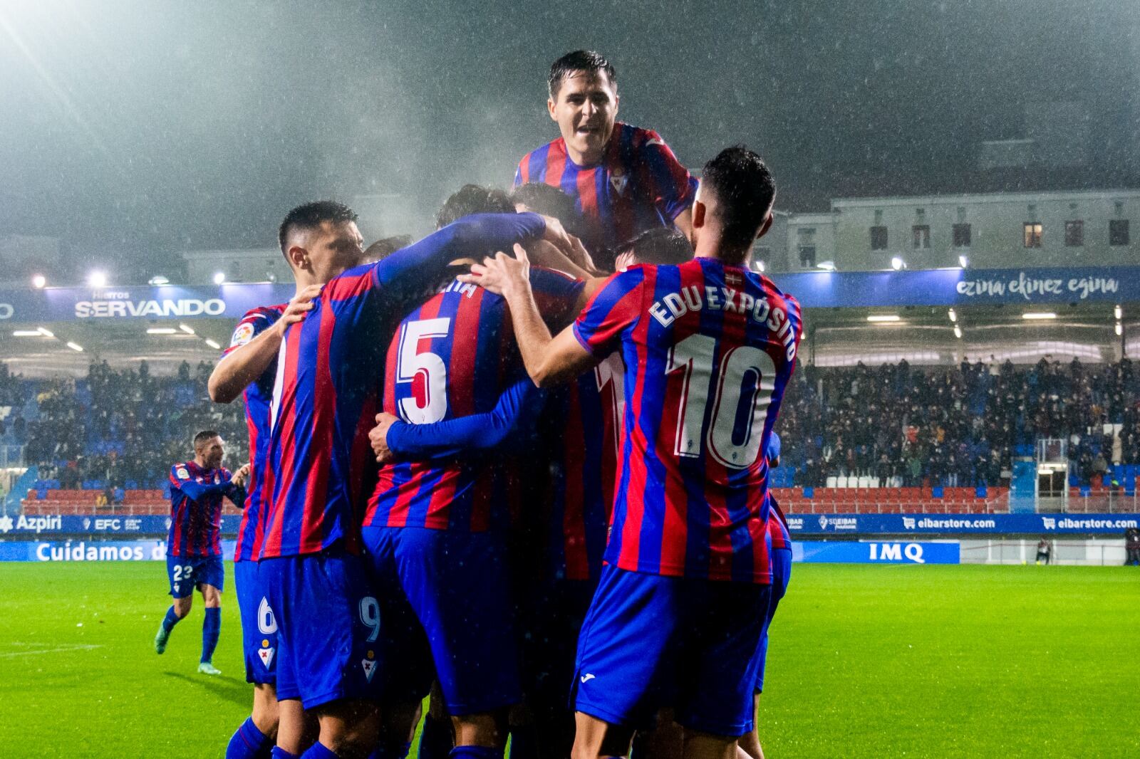 La SD Eibar ceelbra un gol en Ipurua