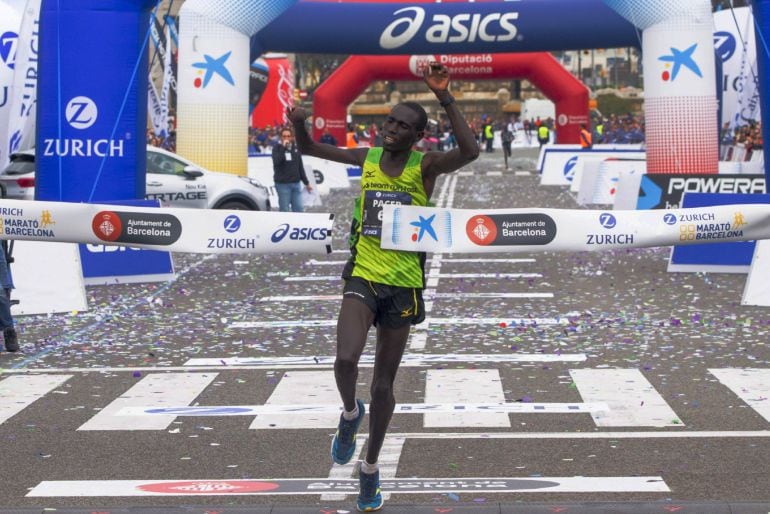 El atleta etíope Jonah Kipkemoi se proclama vencedor de la 39 edición del Maratón de Barcelona