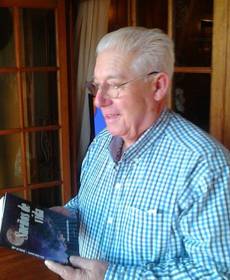 El autor de la novela "Sueños de vida" Juan Domingo macías