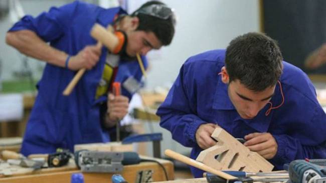 Falta mano de obra en hostelería o fontanería