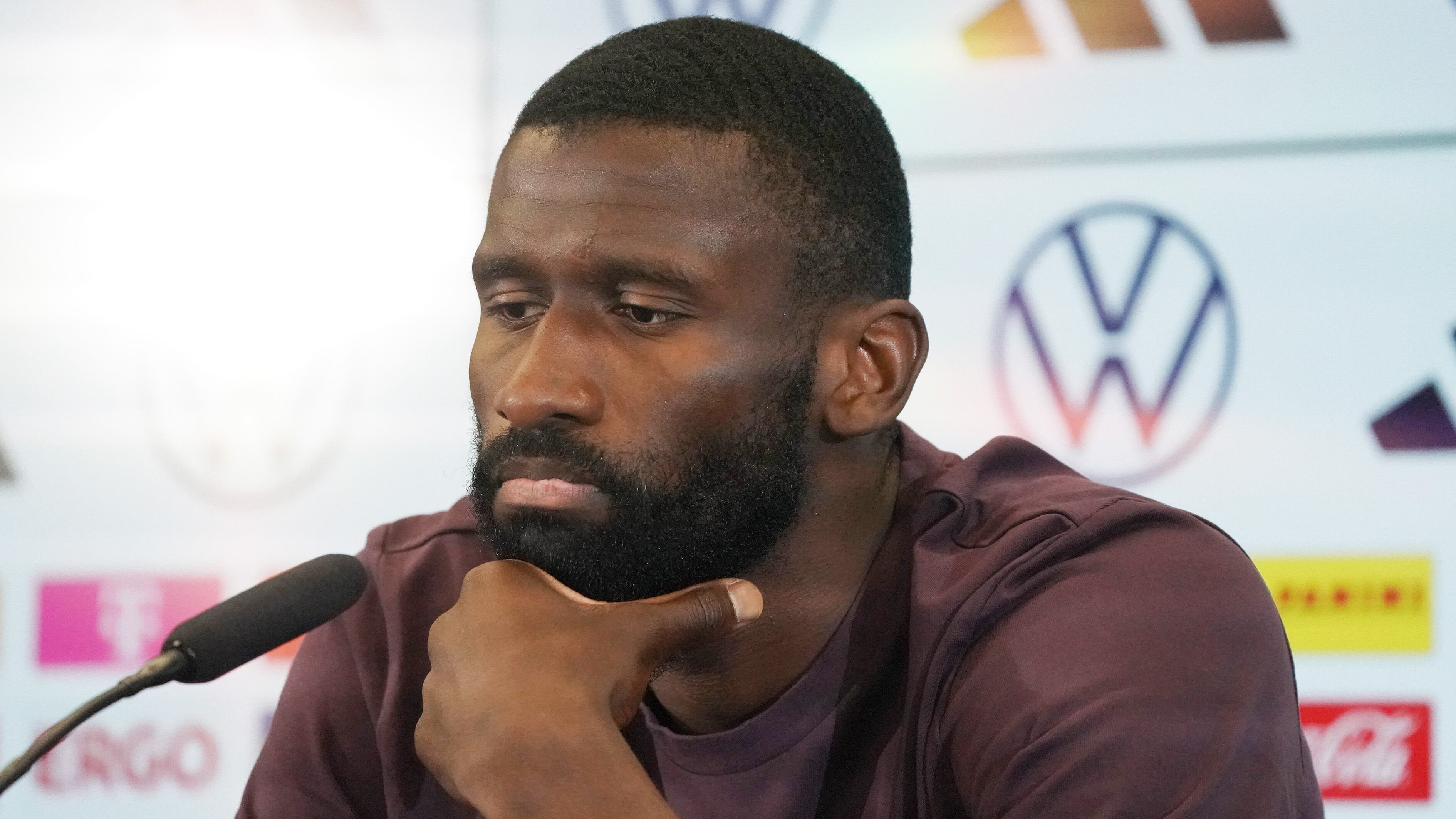 Antonio Rüdiger, en la rueda de prensa en la que se ha disculpado con este aficionado. (Photo by Andreas Schlichter/Getty Images)