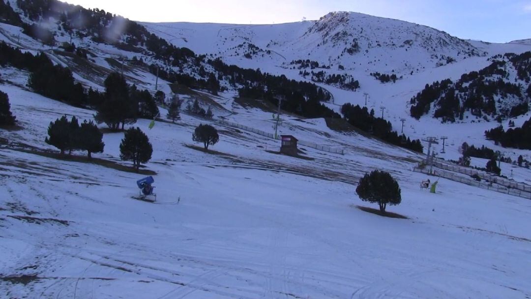 Estat del sector d'El Tarter, a Grandvalira, a primera hora del matí d'aquest dijous, inici del pont de la Puríssima.