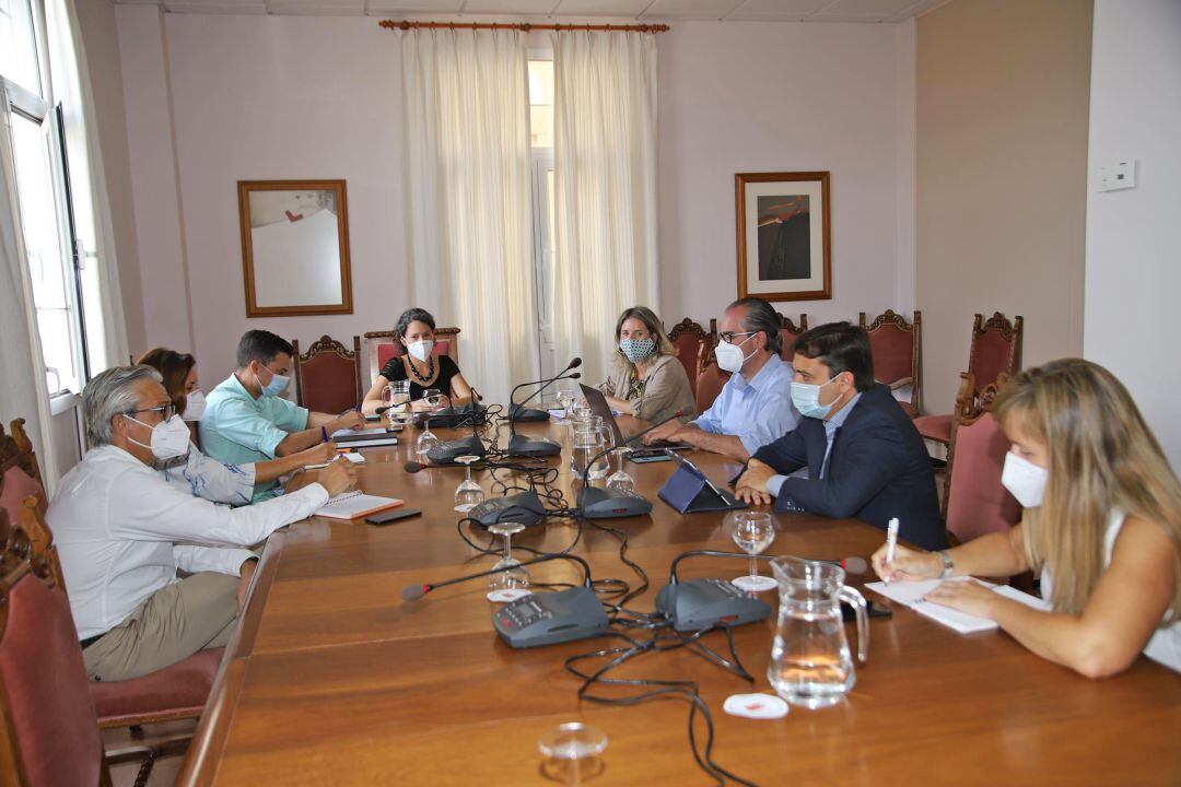 Un momento de la reunión Cabildo de Lanzarote-Gobierno de Canarias.