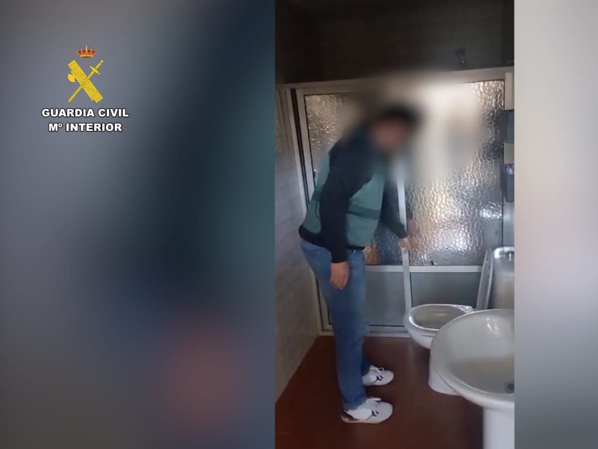 La Guardia Civil detiene a un empresario que presuntamente grababa a sus empleadas en el aseo