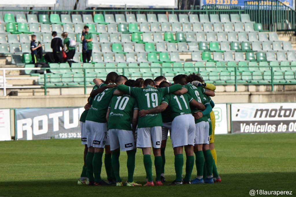 Piña de los jugadores en un partido esta temporada