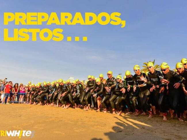 Salida de un triatlón organizado por TriWhite Go For It