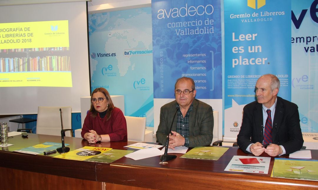 La secretaria del Gremio(María José González),  el presidente (Marco Antonio Blanco)  y Luis del Hoyo (AVADECO)