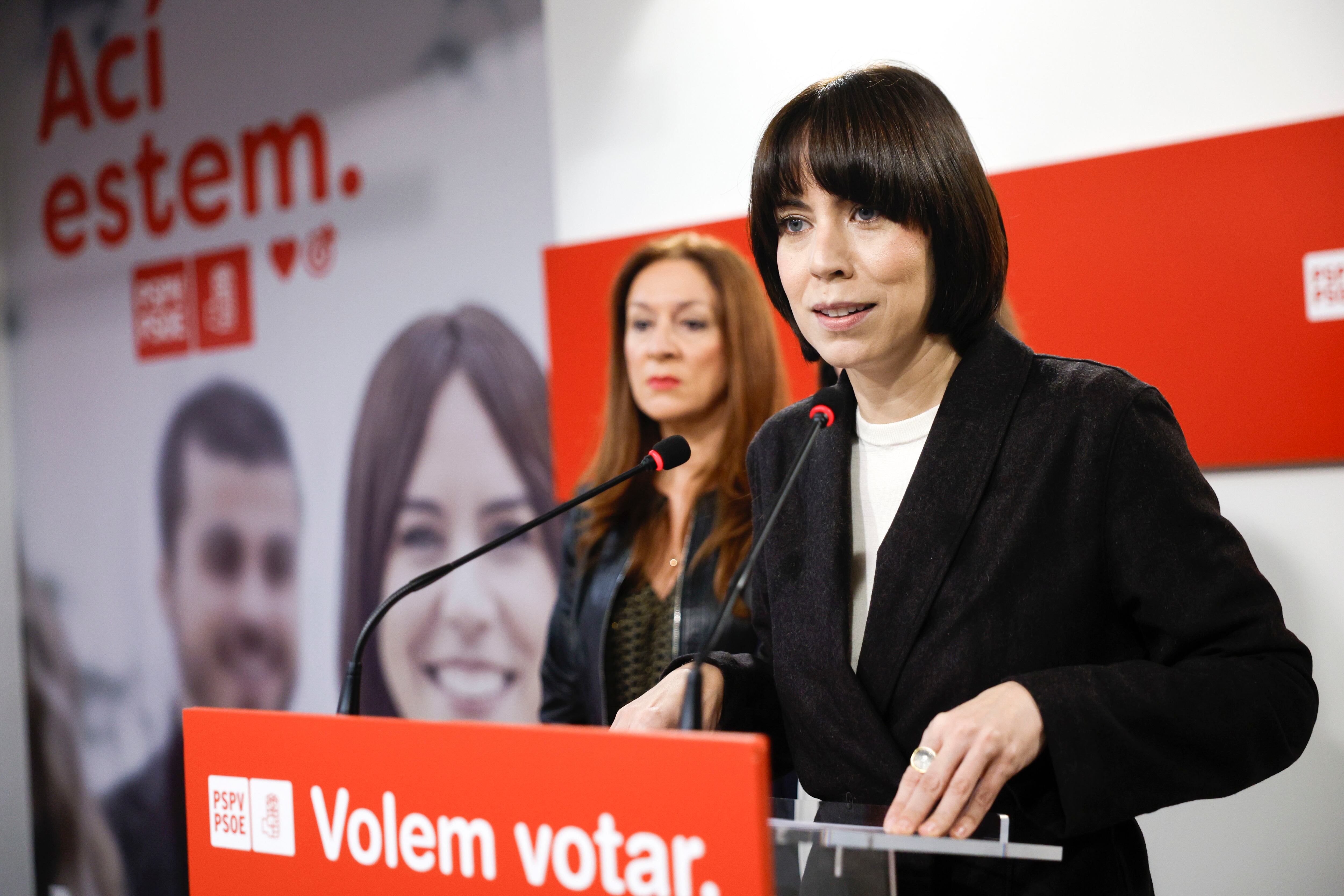 La ministra de Ciencia, Innovación y Universidades y secretaria general del PSPV-PSOE, Diana Morant, atiende a los medios de comunicación, este sábado en Valencia. 