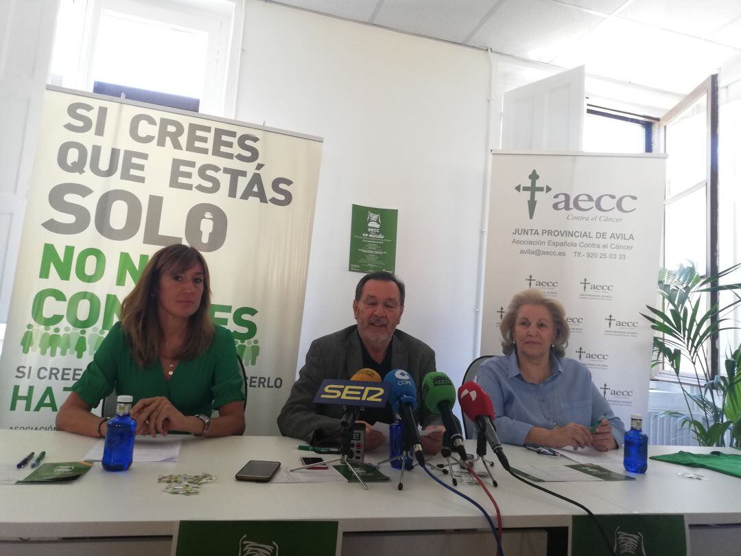 Esta mañana en la presentación de la carrera en la sede de la AECC Ávila