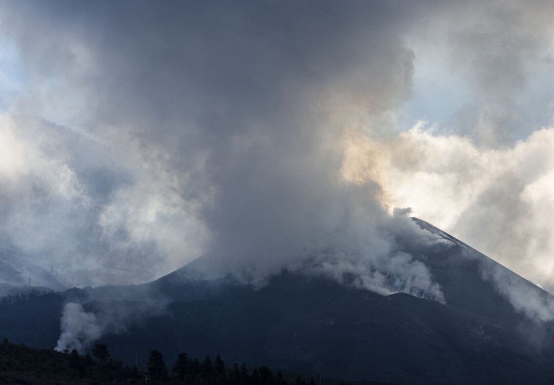 El cono del volcán de La Palma ha alcanzado los 1.124 metros de altura, según ha informado el Instituto Geográfico Nacional (IGN)