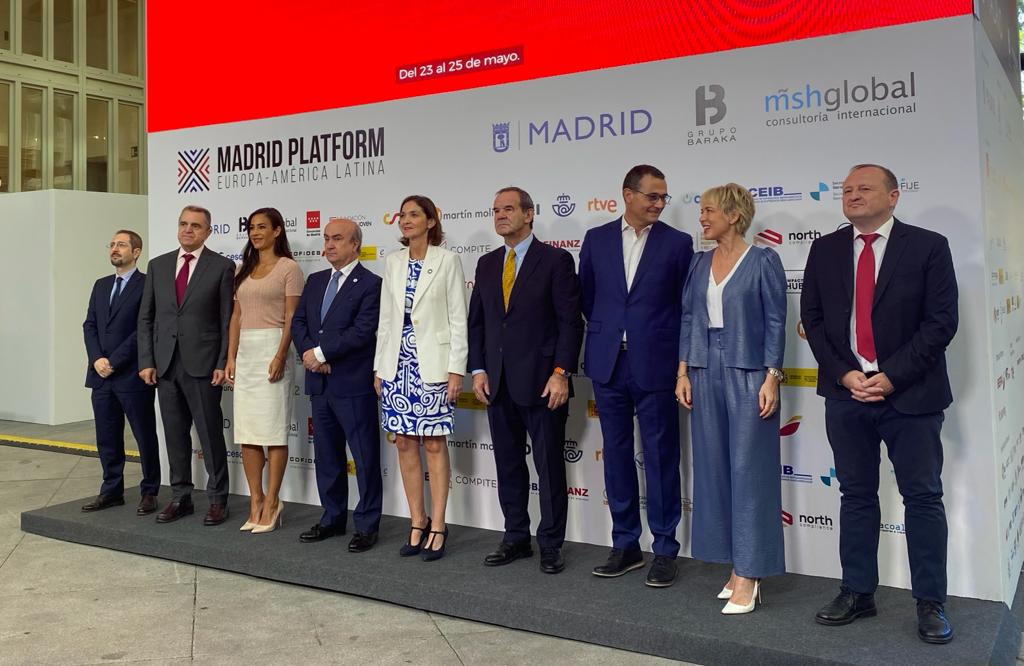 Asistentes a la inauguración de Madrid Platform, con la presencia de la ministra de Industria, Reyes Maroto (c).