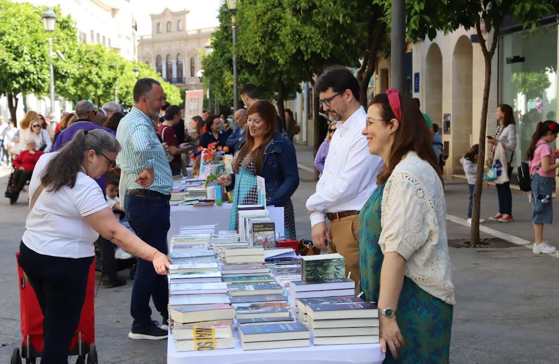 Gran participación de público durante la Feria del Libro de Jerez