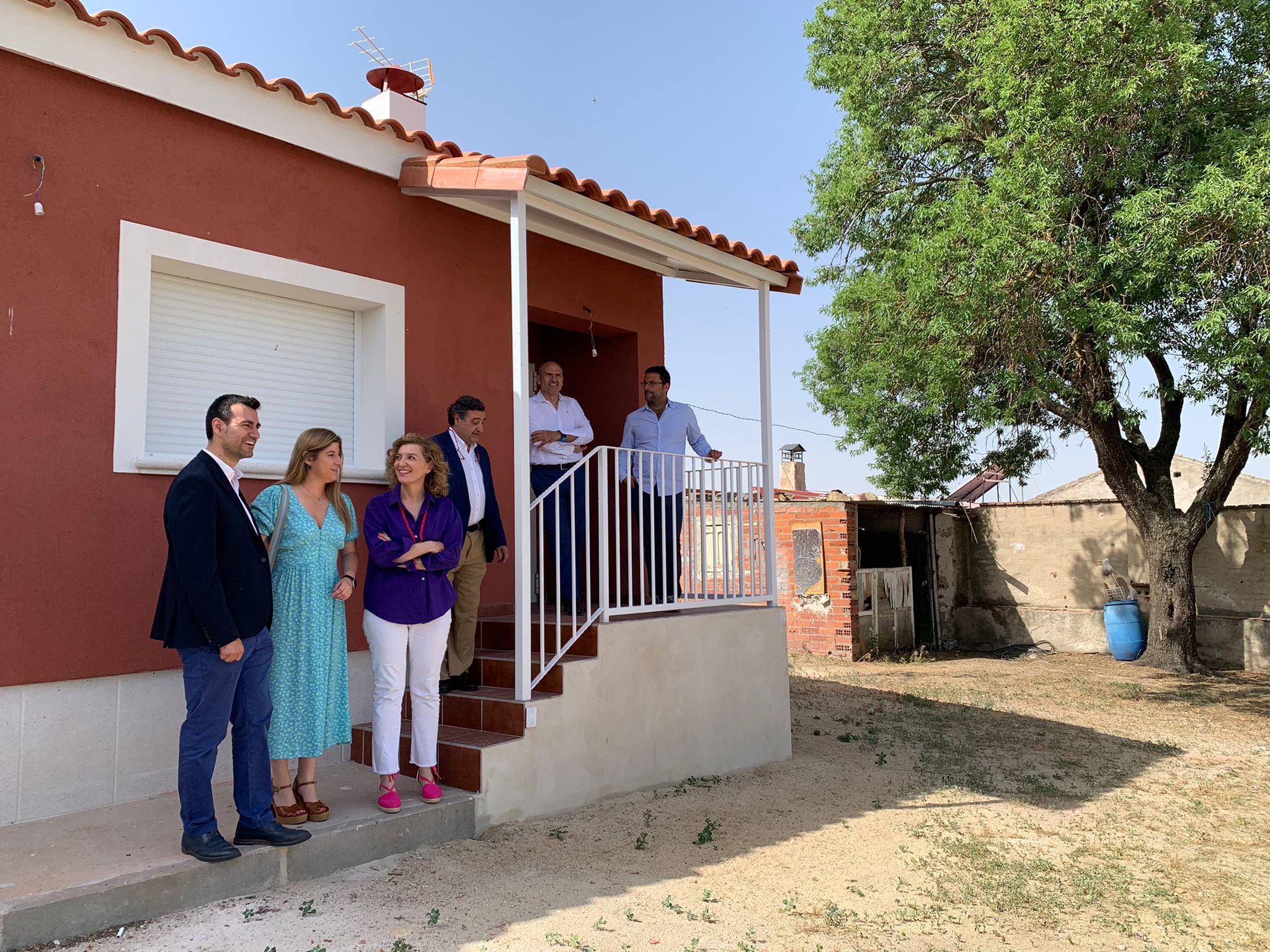 Visita institucional a la vivienda de alquiler social de Brahojos de Medina