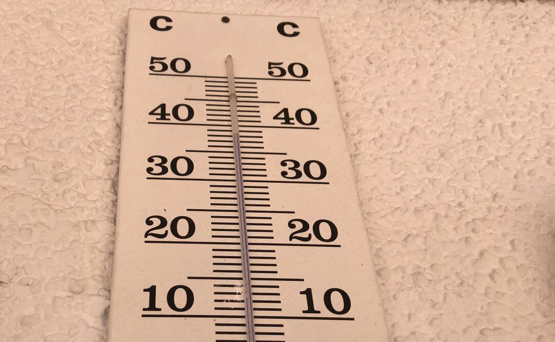 Termómetro a 37º en la zona de Marxuquera en la tarde del jueves 11 de julio.  