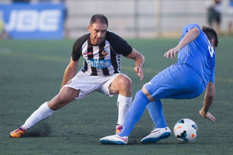 Juanra se ha convertido en un fijo en el eje de la defensa del CD Castellón