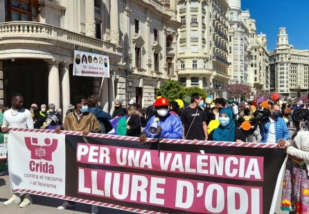 Los manifestantes han exhibido una pancarta para pedir &quot;una València libre de odio&quot;