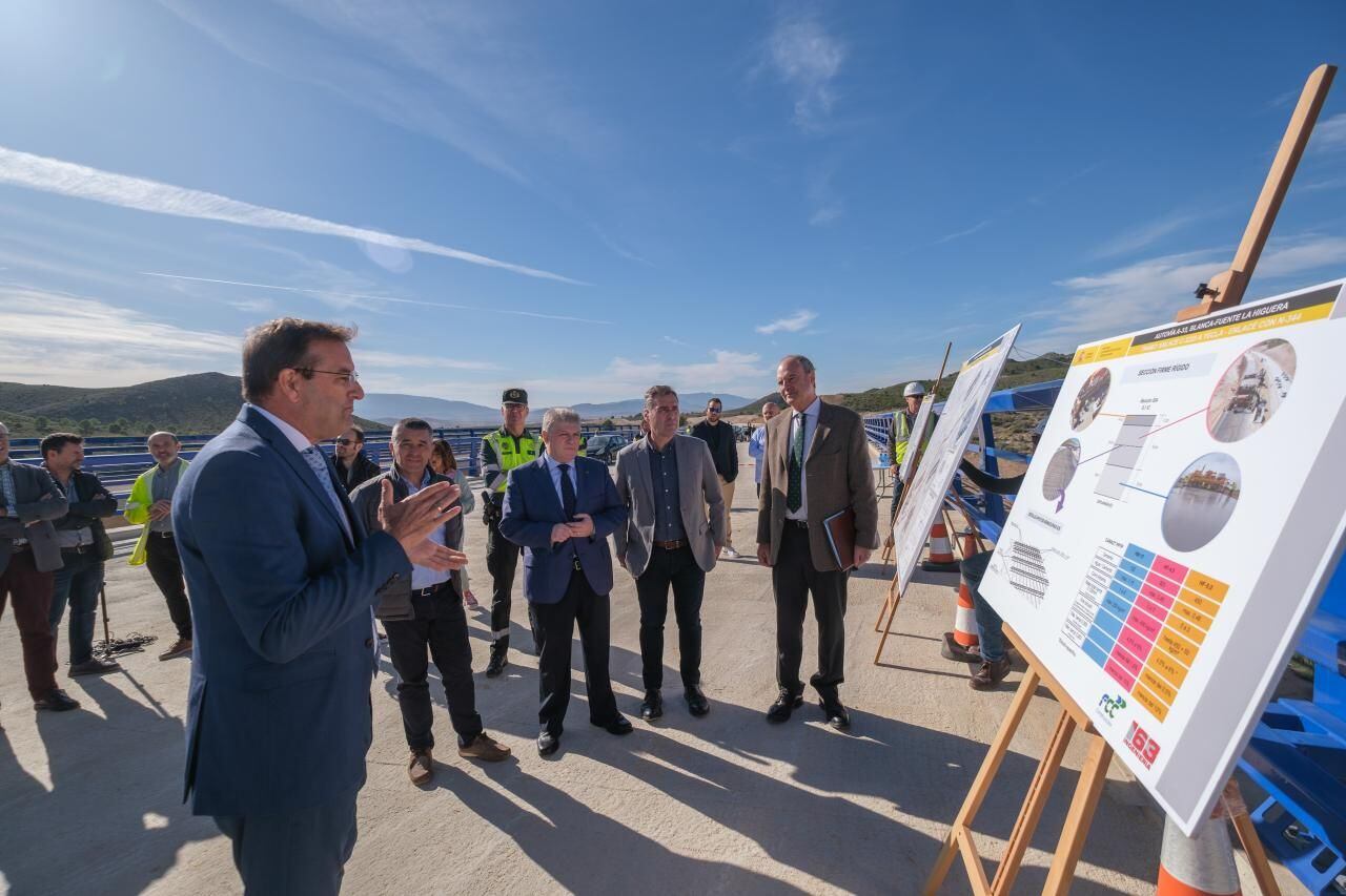 Los delegados del Gobierno de España en Murcia y Castilla-La Mancha en su visita a las obras del último tramo entre Yecla y Caudete