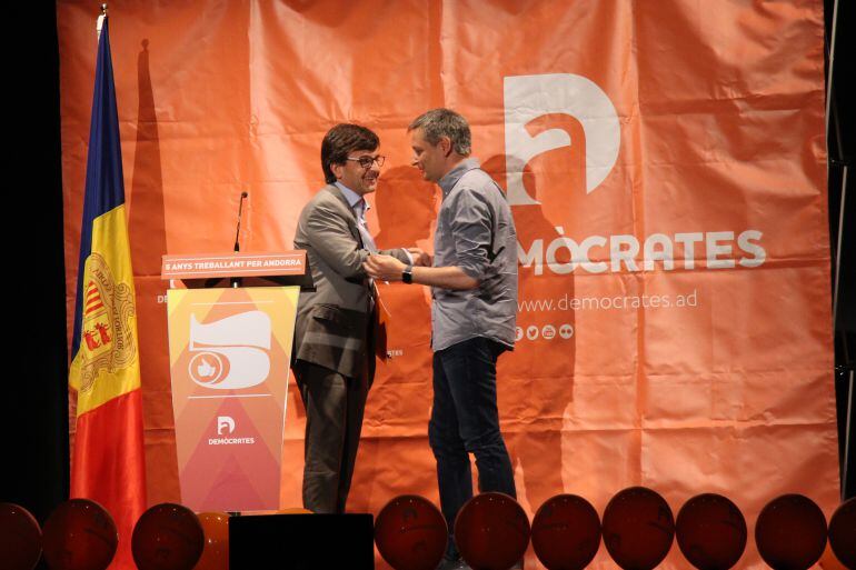 Jordi Cinca i Gilbert Saboya durant l'acte de celebració del cinquè aniversari de DA