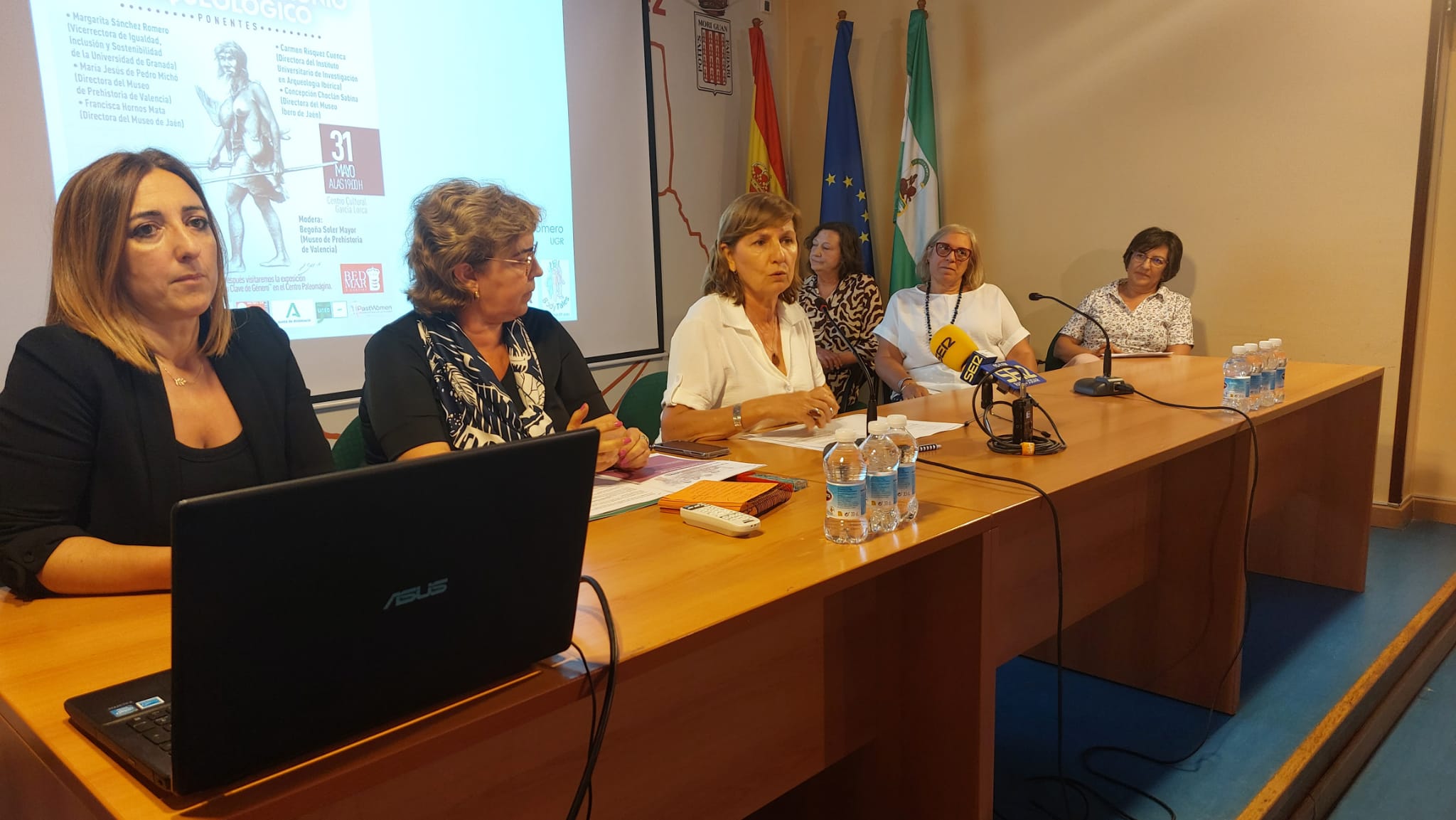 Momento de la Mesa Redonda, moderada por Begoña Soler