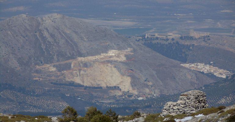 Cantera en el cerro de la Fuente de la Peña en las cercanías de la capital jienense.  
 