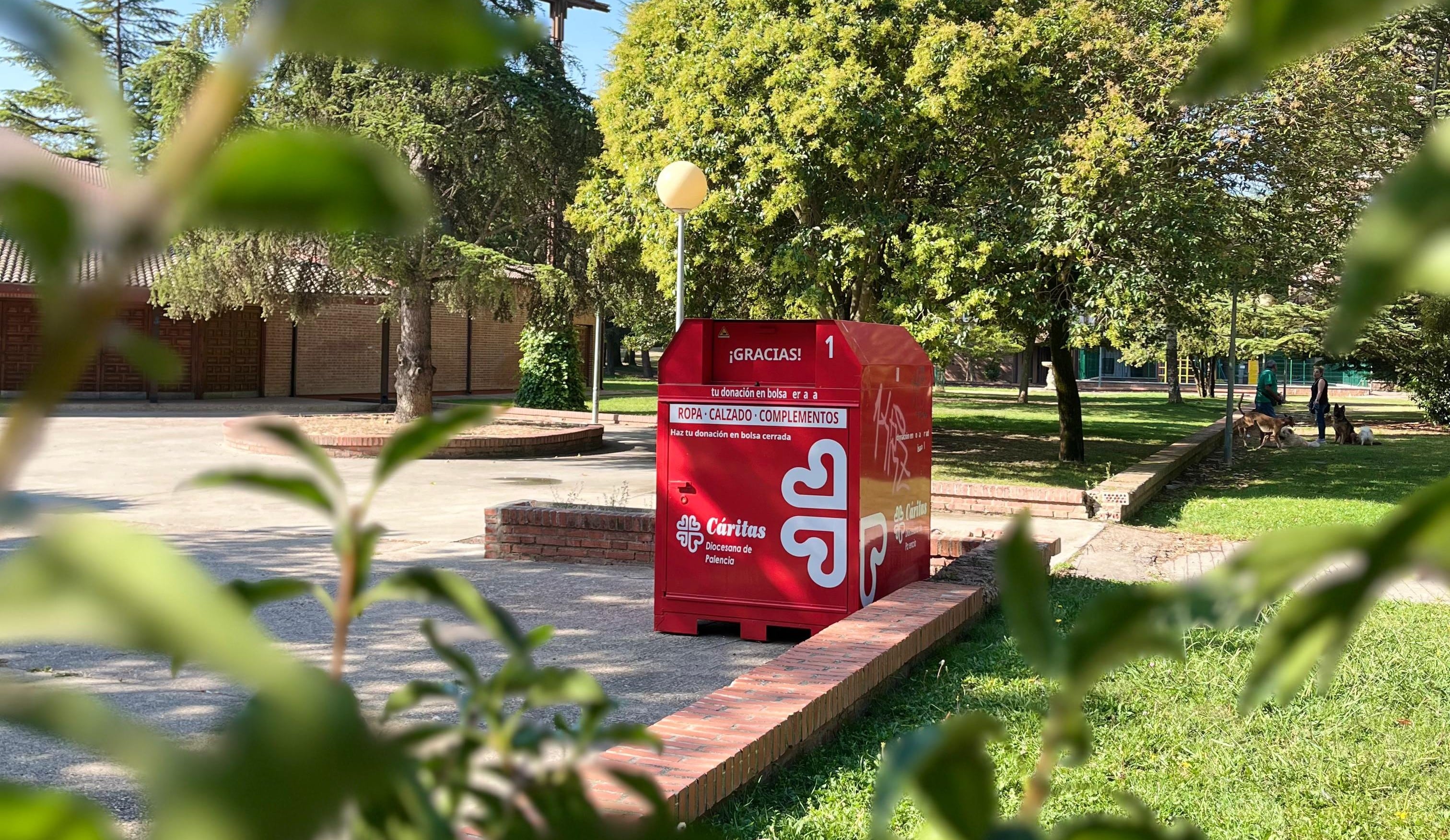 Contenedor de Cáritas en Palencia