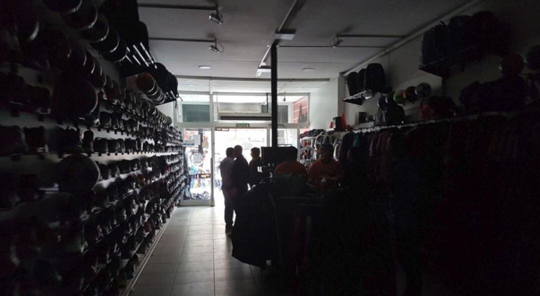 La falta de energía impidió abrir a muchos negocios.