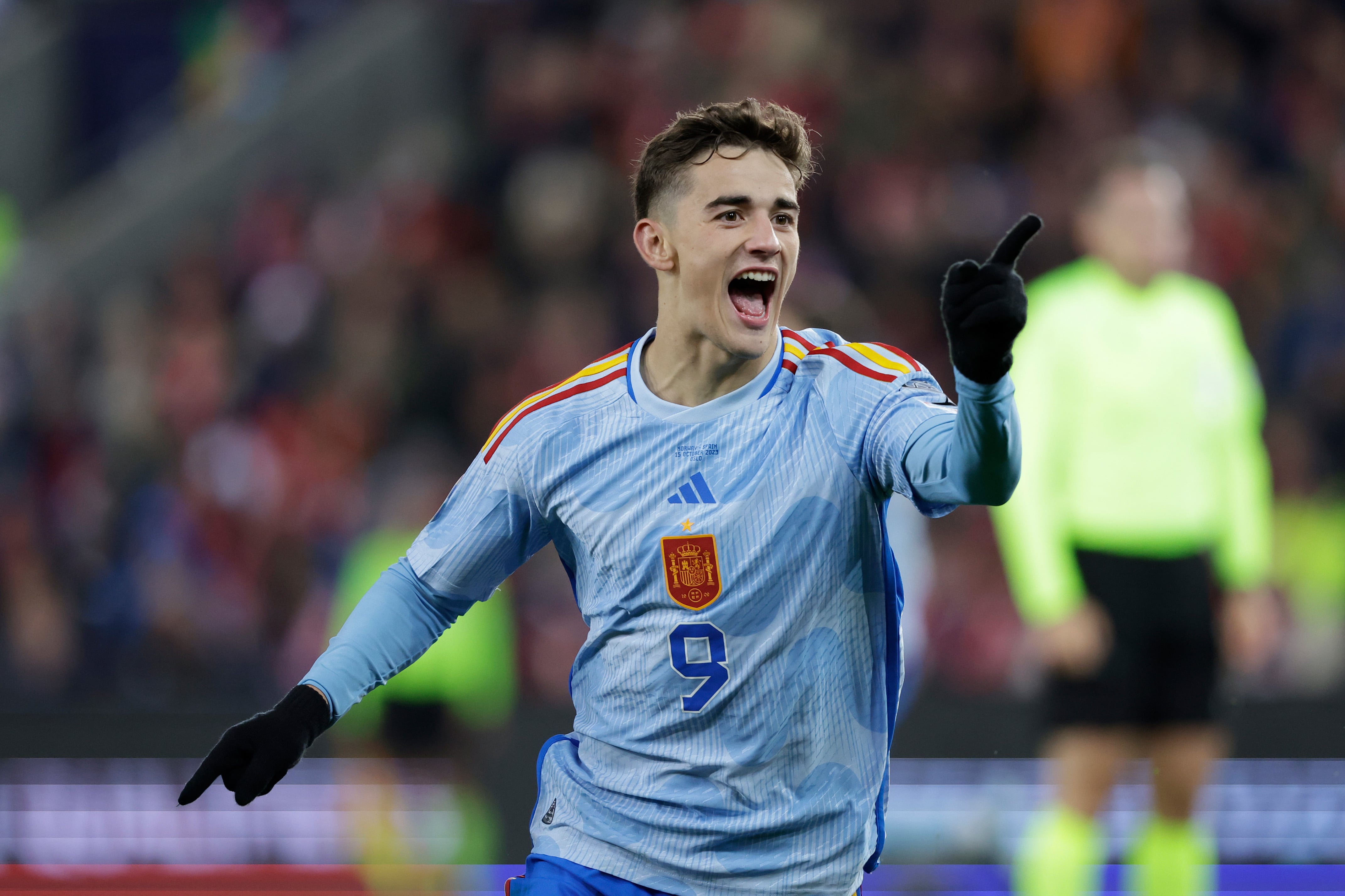 Gavi celebra el único gol del partido en el Noruega - España