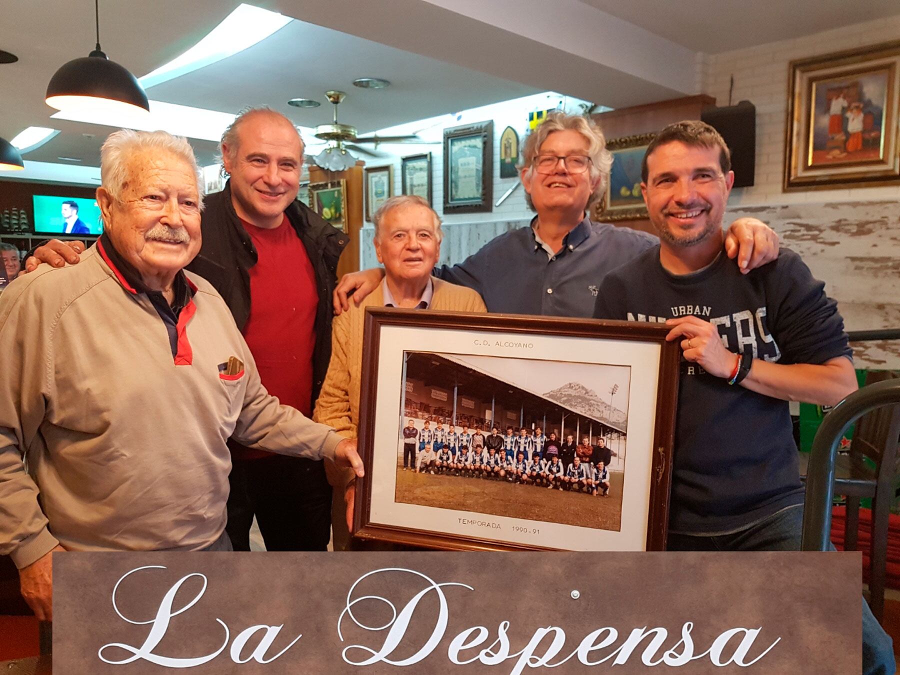 Juan Muñoz, Toni Castillo, Sanfélix, Agustín Giner e Ismael Mayor, en La Despensa