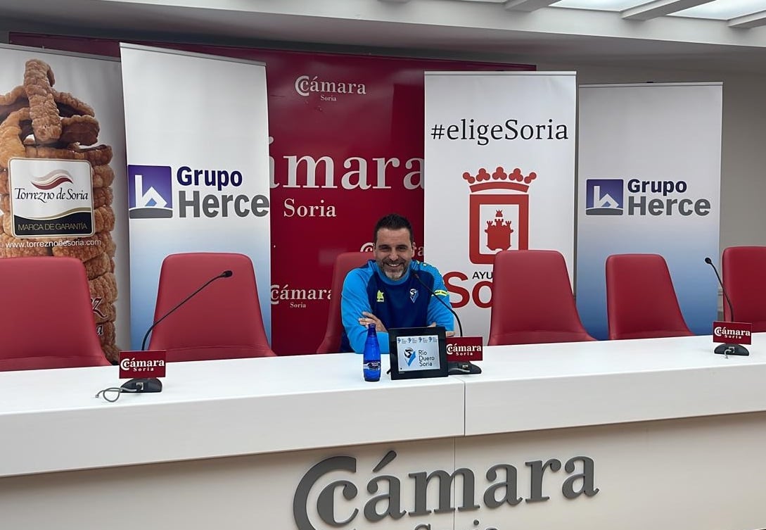 Alberto Toribio, entrenador del Grupo Herce Soria, en rueda de prensa.