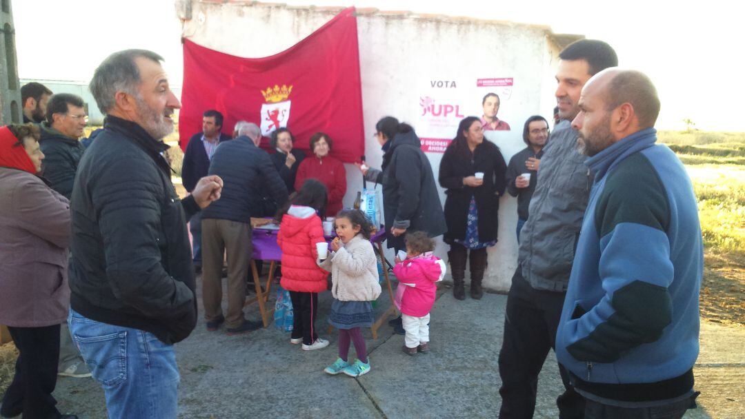 Momento del mitin de UPL en Santa Cristina del Páramo