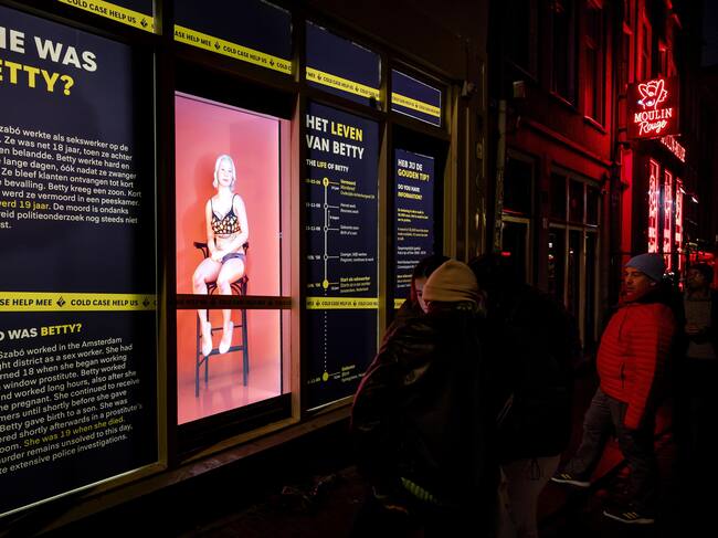 Imagen del holograma de Betty en las calles de Ámsterdam