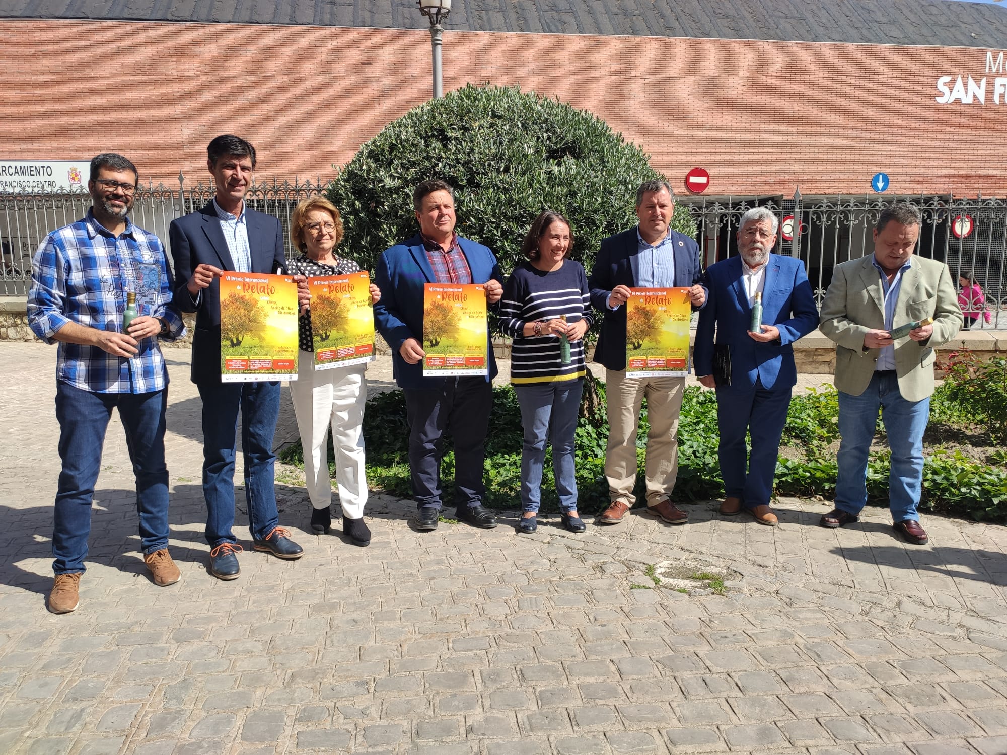 Personalidades en la presentación de la sexta edición del Premio Internacional de Relato sobre Olivar, Aceite de Oliva y Oleoturismo de Jaén