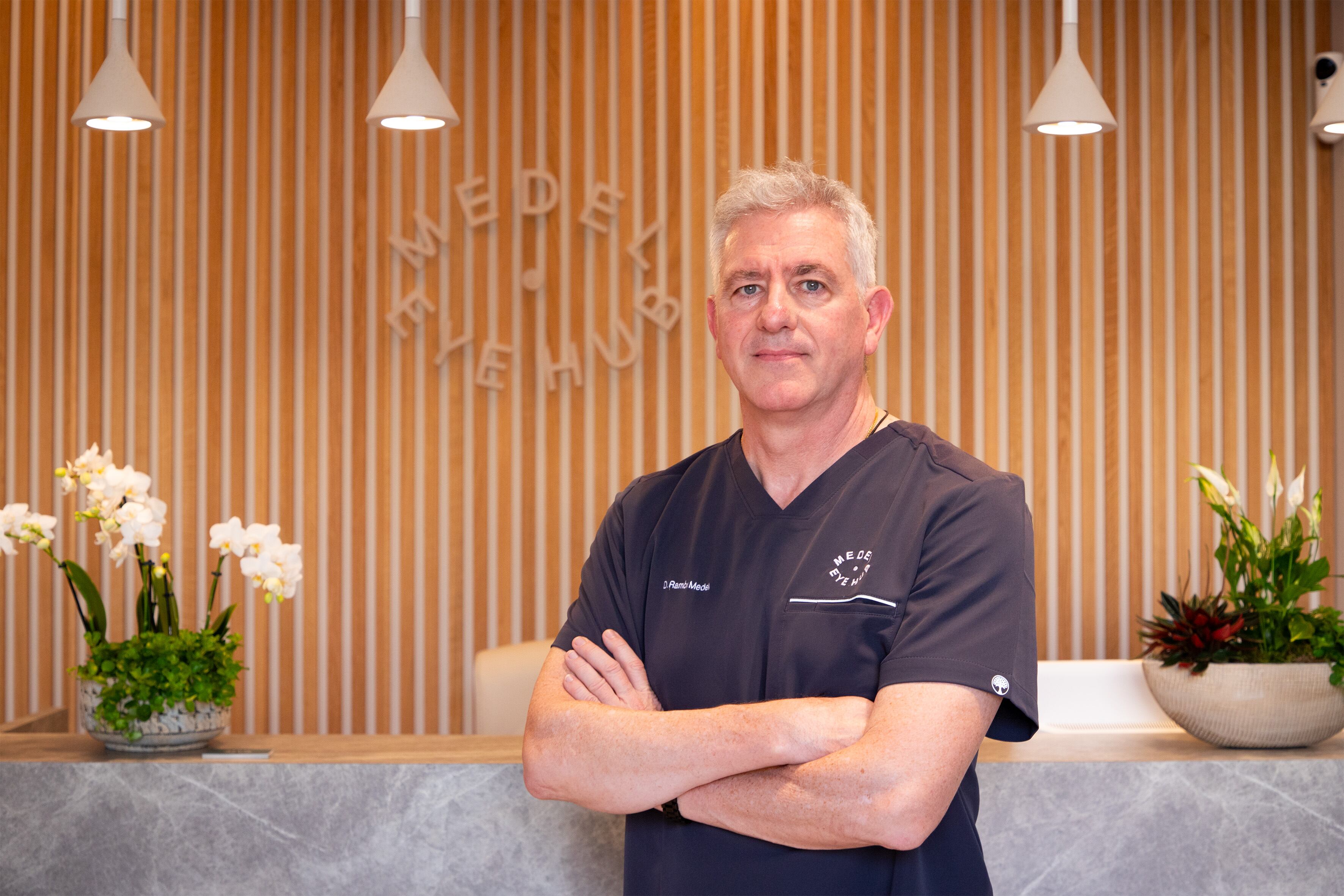 El oftalmólogo Ramón Medel en Medel Eye Hub