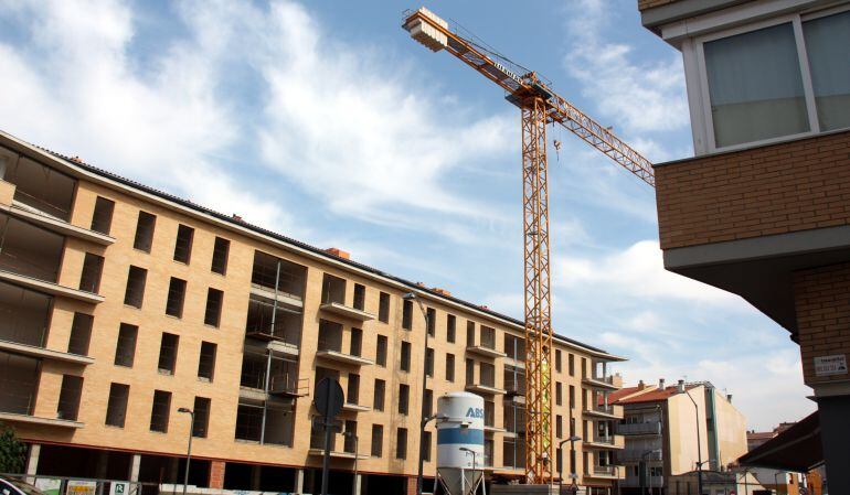 Obra aturada a causa de la crisi.