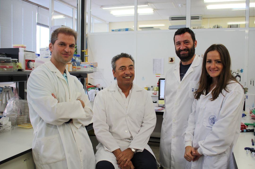 Un estudio de tuberculosis en macacos muestra que la vacuna MTBVAC de la UZ protege mejor que la actual BCG. En la imagen: Jesús Gonzalo-Asensio, Carlos Martín, Ignacio Aguiló, y Dessislava Vaneva Marinova, parte del equipo de Vacuna MTBVAC 