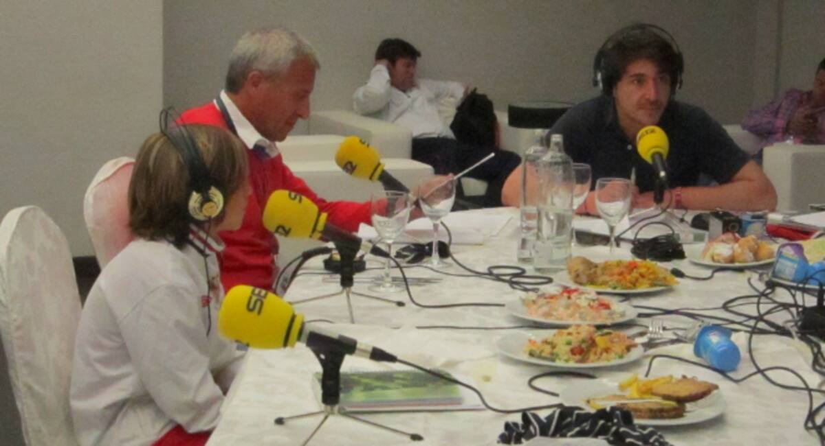 El lateral izquierdo del Sevilla, que ha destacado en la primera jornada, pasa por 'El Larguero'