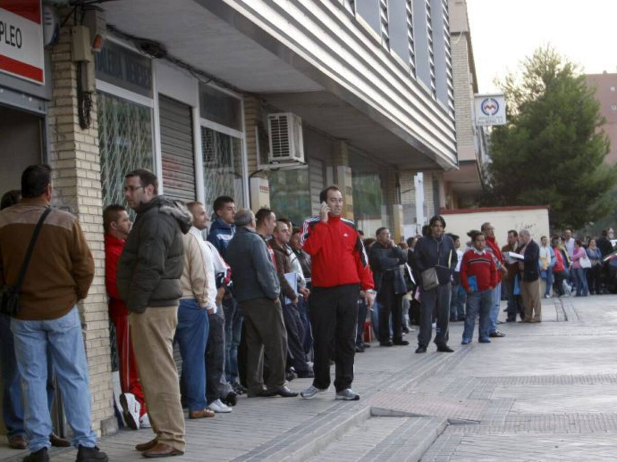 El paro baja un 0,75 % en noviembre