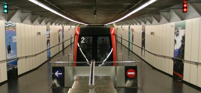 El funicular de Montjuïc a l&#039;estació de Paral.lel