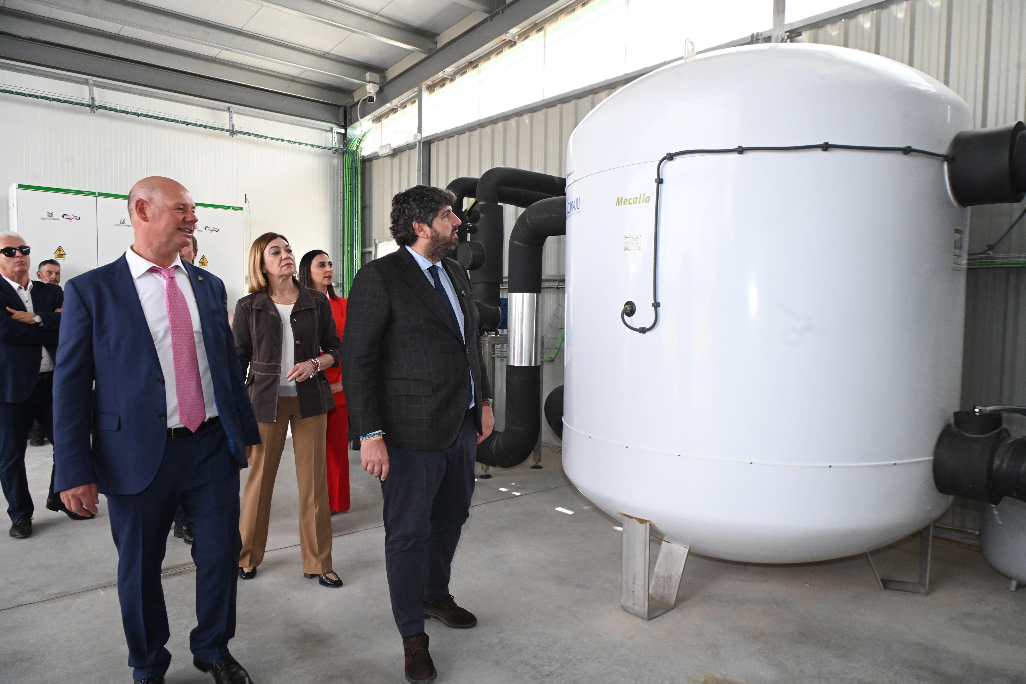 El presidente de la Comunidad, Fernando López Miras, inauguró hoy el centro logístico de la cooperativa Campos de Jumilla, en el marco de su 40 aniversario