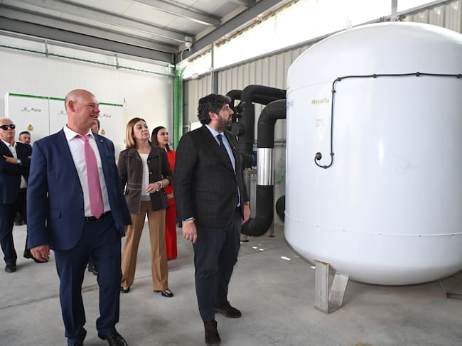 El presidente de la Comunidad, Fernando López Miras, inauguró hoy el centro logístico de la cooperativa Campos de Jumilla, en el marco de su 40 aniversario