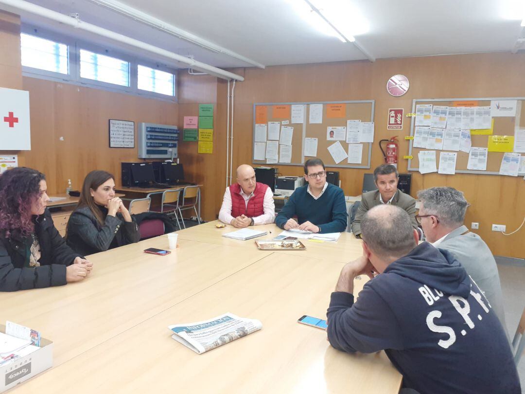 Reunión en el IES de Torrellano