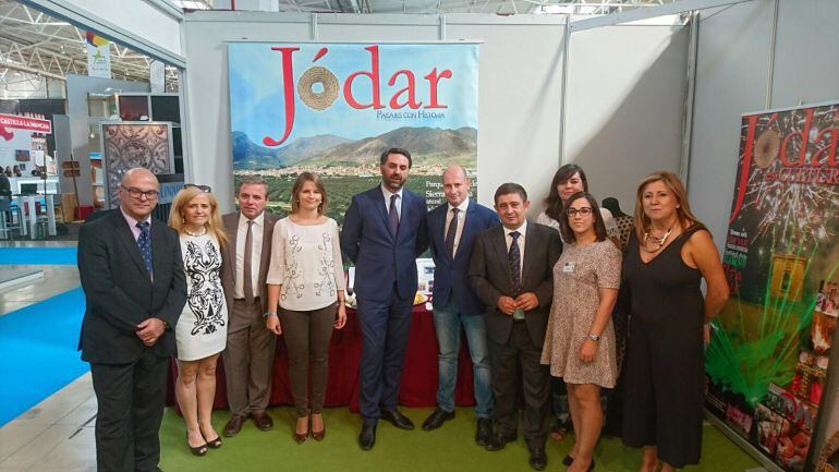 Visita al stand de Jódar de las autoridades, acompañando al Alcalde y concejales, el Consejero de Turismo, Presidente de la Diputación ademas de delegados de la Junta