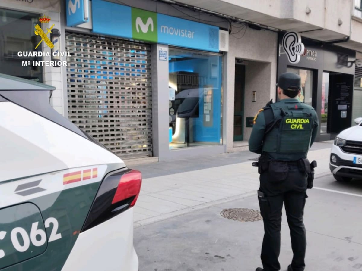 Detenido en Sanxenxo un ex empleado de una tienda de telefonía por robar móviles valorados en 23.000 euros